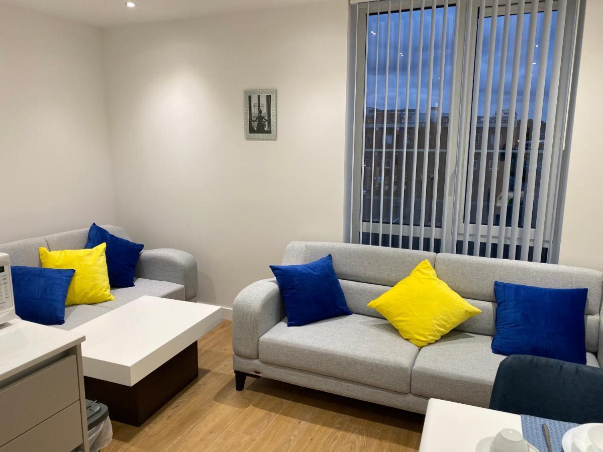 Berks Luxury Serviced Apartments , Free Parking, Free Gym And Free Wifi Bracknell Esterno foto