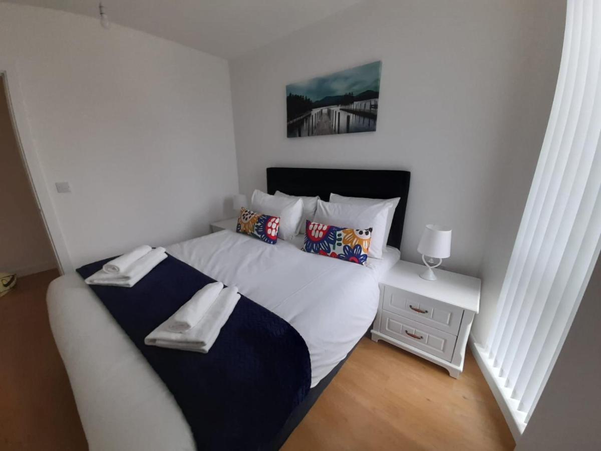 Berks Luxury Serviced Apartments , Free Parking, Free Gym And Free Wifi Bracknell Esterno foto