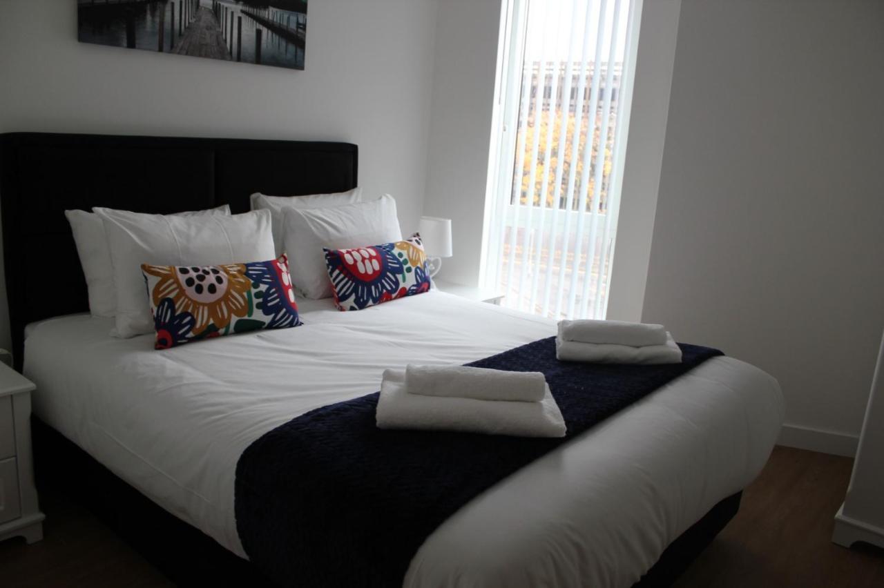 Berks Luxury Serviced Apartments , Free Parking, Free Gym And Free Wifi Bracknell Esterno foto