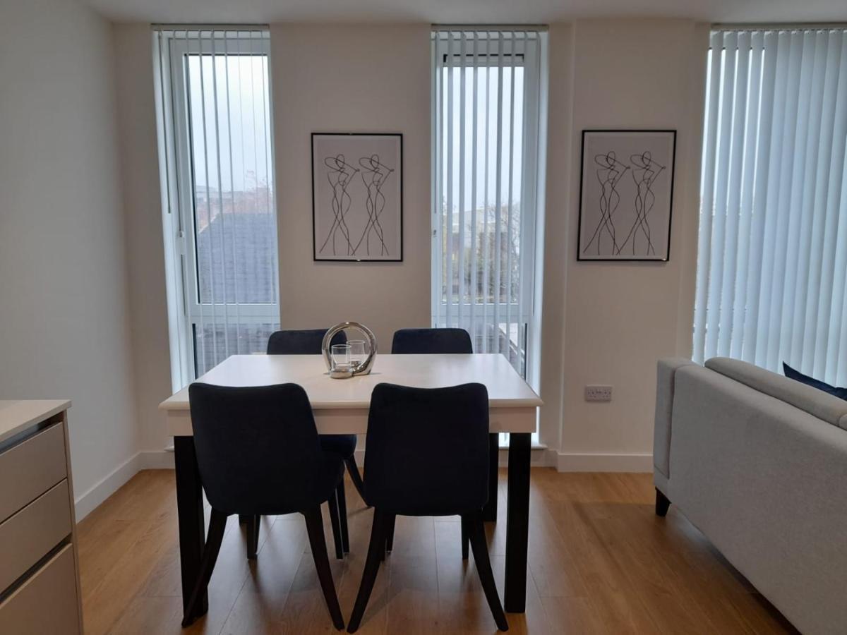 Berks Luxury Serviced Apartments , Free Parking, Free Gym And Free Wifi Bracknell Esterno foto