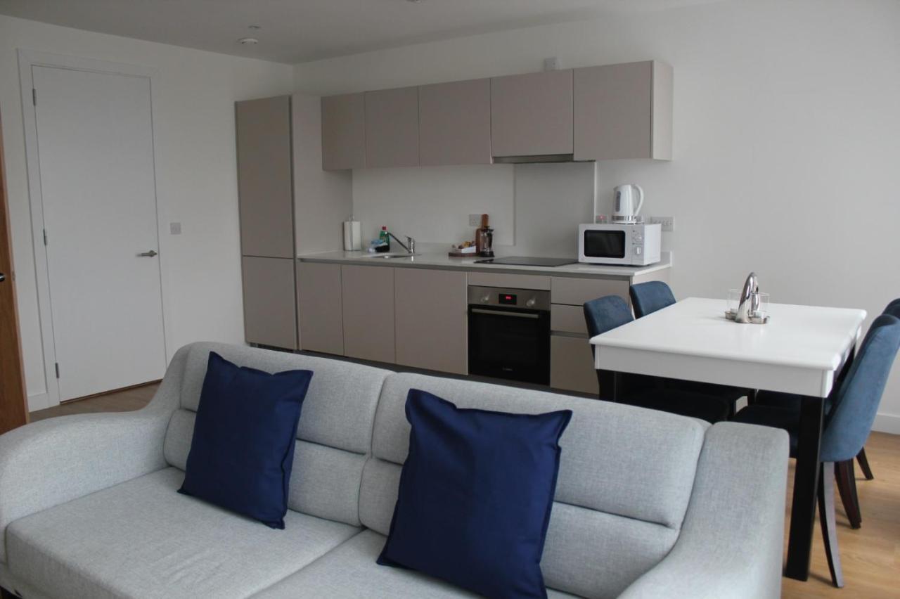 Berks Luxury Serviced Apartments , Free Parking, Free Gym And Free Wifi Bracknell Esterno foto