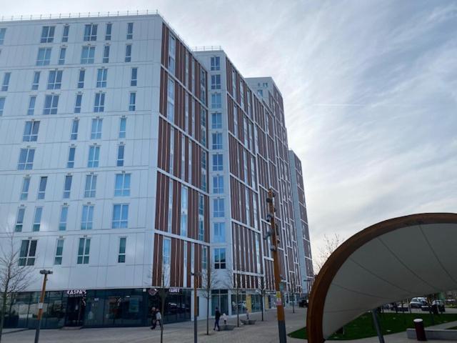 Berks Luxury Serviced Apartments , Free Parking, Free Gym And Free Wifi Bracknell Esterno foto