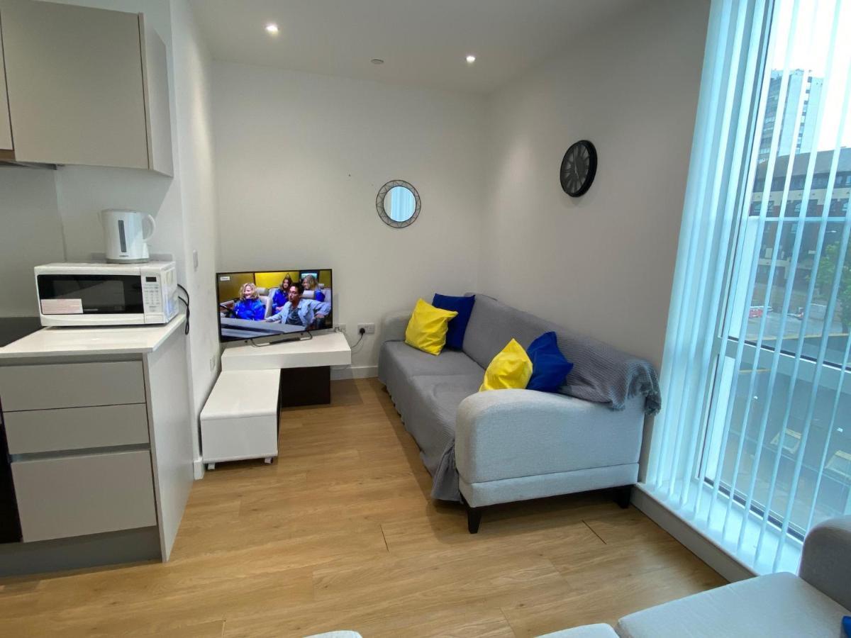 Berks Luxury Serviced Apartments , Free Parking, Free Gym And Free Wifi Bracknell Esterno foto