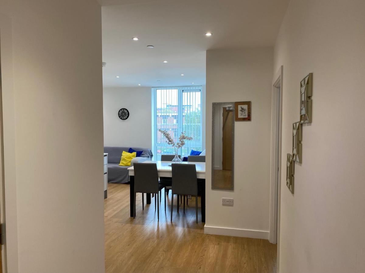 Berks Luxury Serviced Apartments , Free Parking, Free Gym And Free Wifi Bracknell Esterno foto