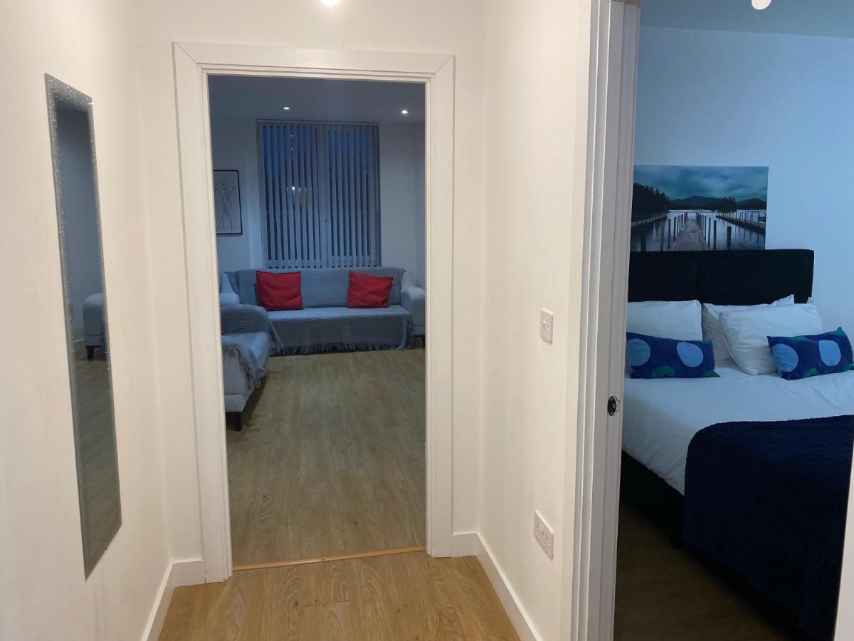 Berks Luxury Serviced Apartments , Free Parking, Free Gym And Free Wifi Bracknell Esterno foto