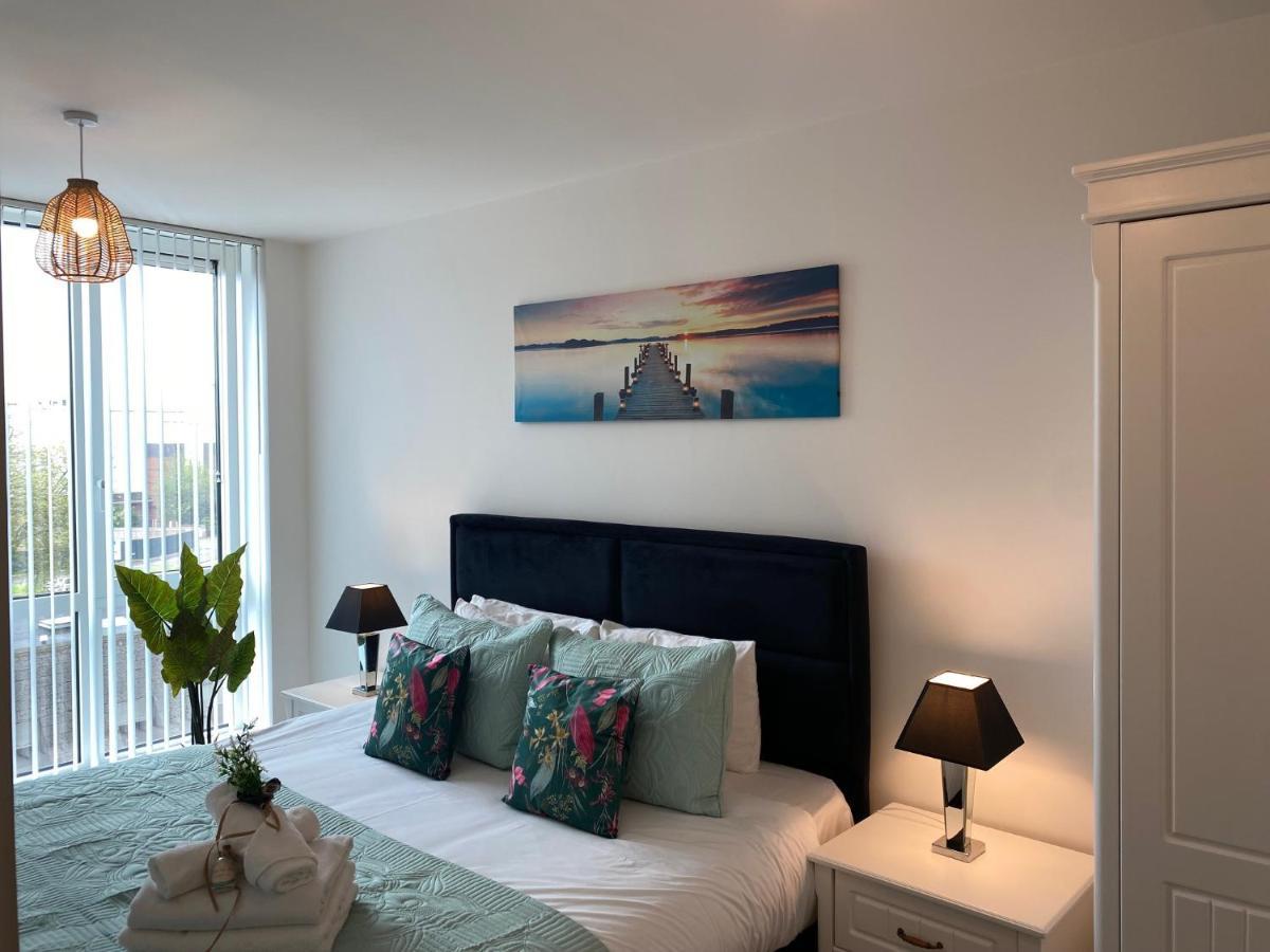 Berks Luxury Serviced Apartments , Free Parking, Free Gym And Free Wifi Bracknell Esterno foto