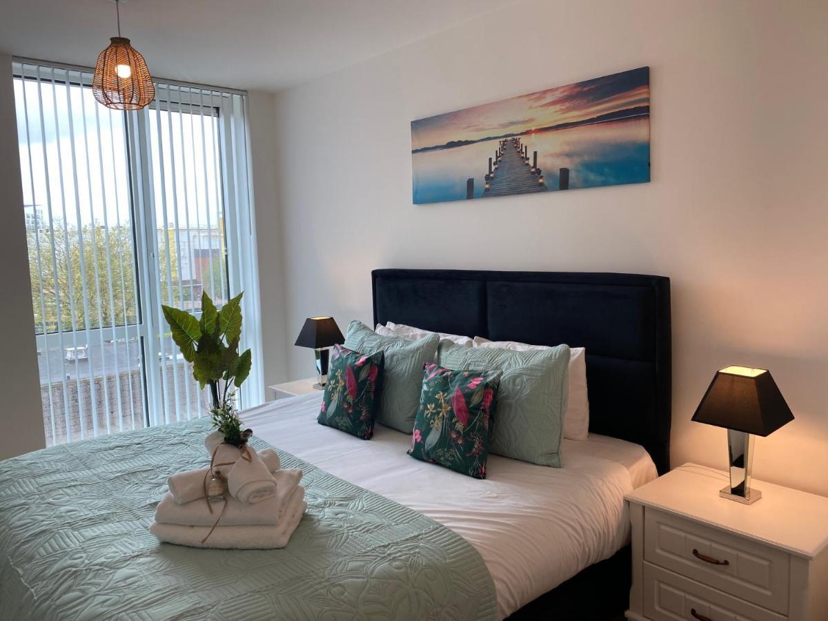 Berks Luxury Serviced Apartments , Free Parking, Free Gym And Free Wifi Bracknell Esterno foto