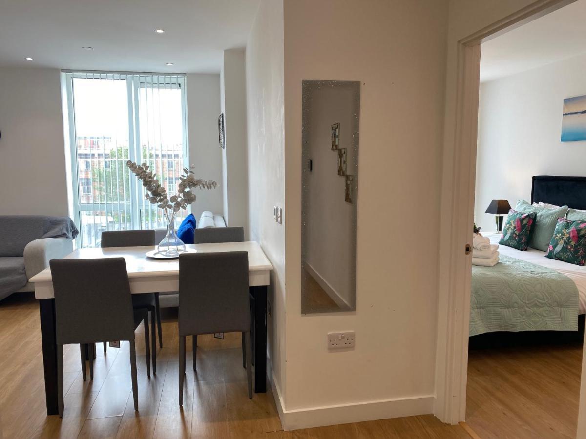 Berks Luxury Serviced Apartments , Free Parking, Free Gym And Free Wifi Bracknell Esterno foto