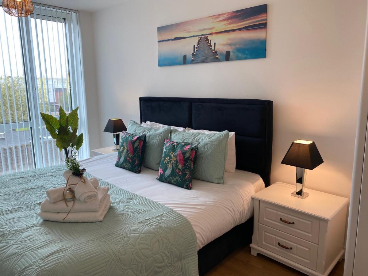 Berks Luxury Serviced Apartments , Free Parking, Free Gym And Free Wifi Bracknell Esterno foto
