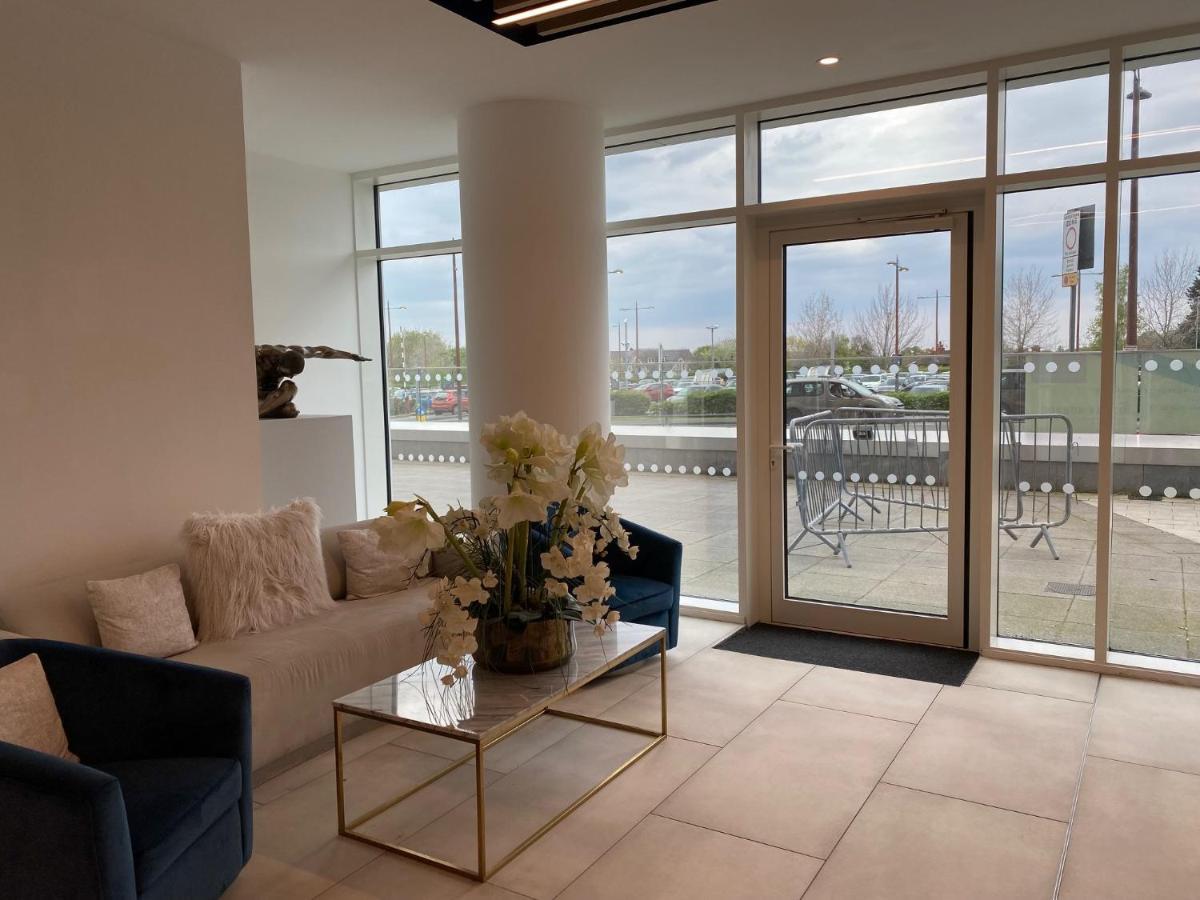 Berks Luxury Serviced Apartments , Free Parking, Free Gym And Free Wifi Bracknell Esterno foto
